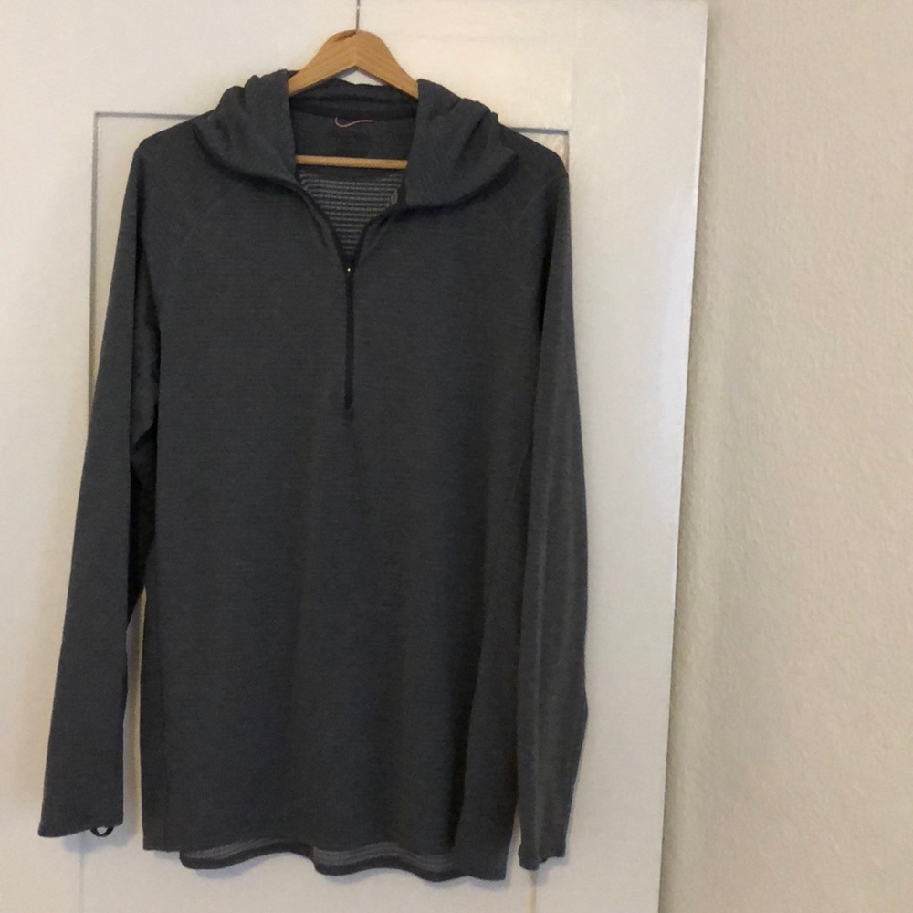 Patagonia Quarter Zip w/hood! ❄️